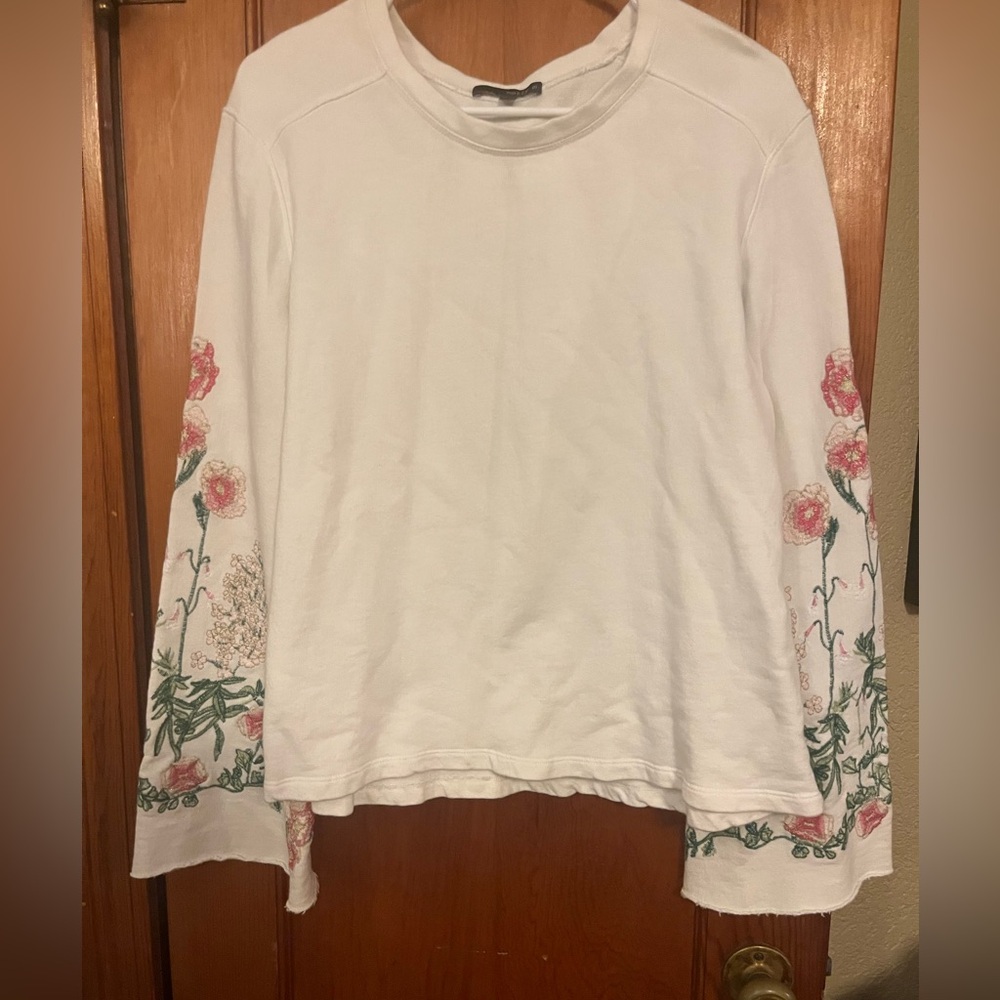 Bell sleeve floral top